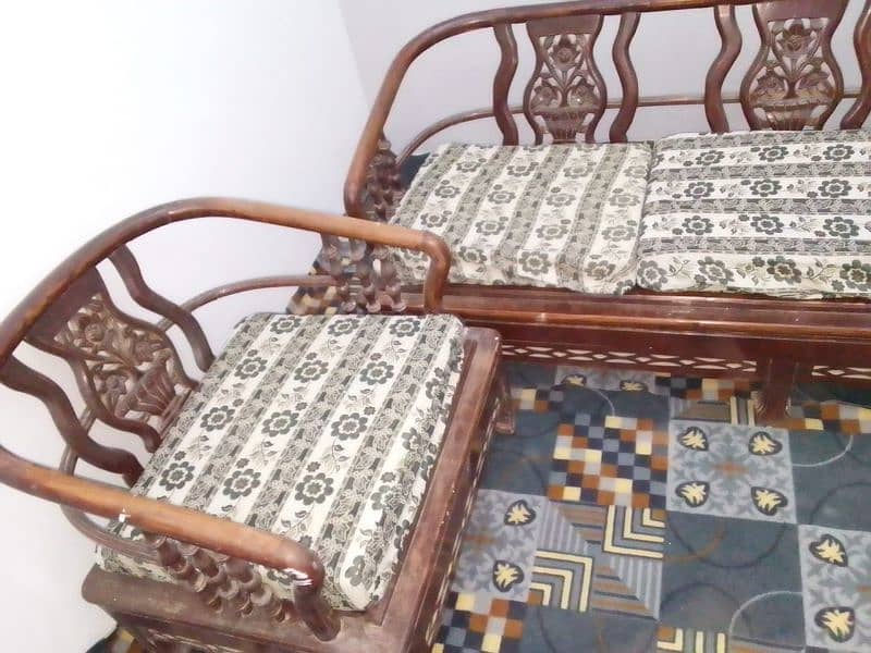 selling sofa set (sheesham wooden) 0