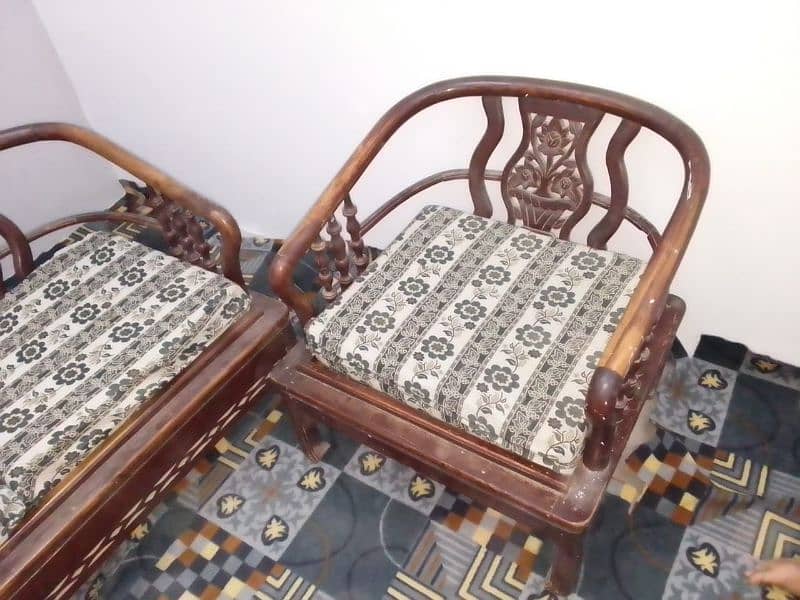 selling sofa set (sheesham wooden) 3