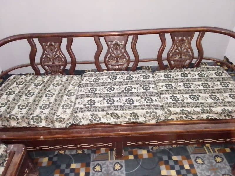 selling sofa set (sheesham wooden) 4