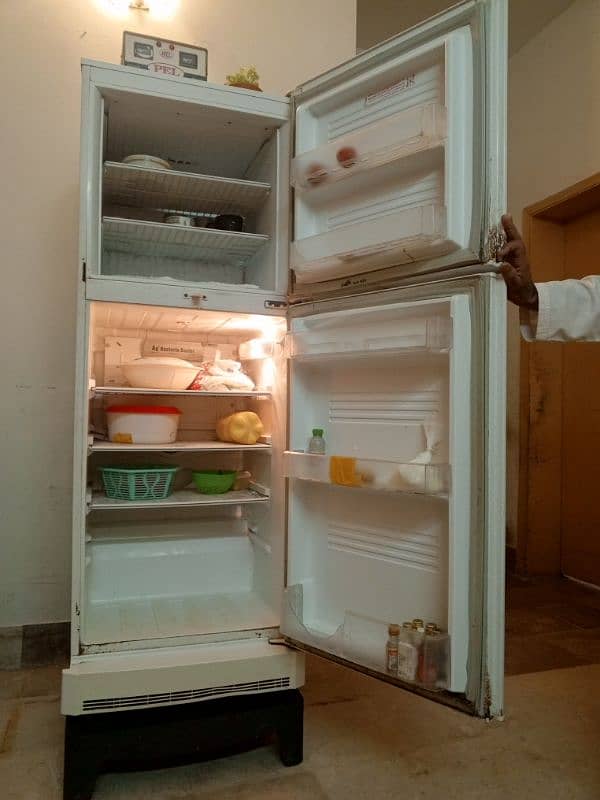 pel refrigerator in good condition 2