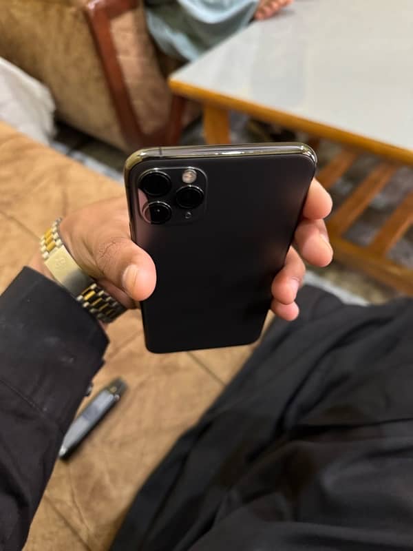 iPhone 11 pro max Pta approve 64gb 3