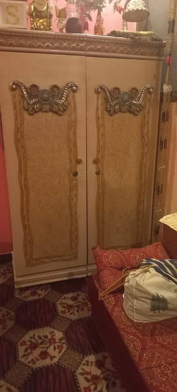 Wooden Bed set In Good Condition 2