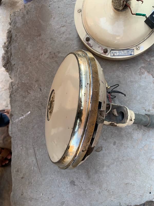 2 fan gor sell urgent 10/8 Condition koi falt ni ha 5