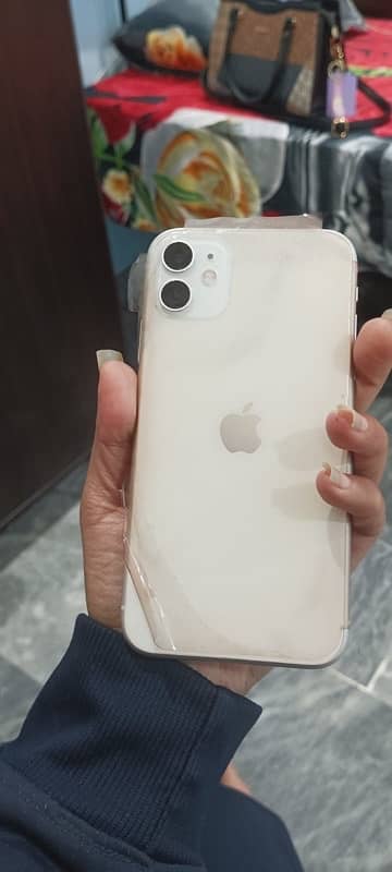 IPhone 11 white coloured open box 4