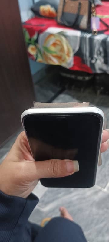 IPhone 11 white coloured open box 5