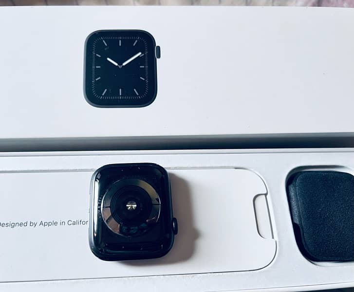 Apple Watch Series 5 black colour 1