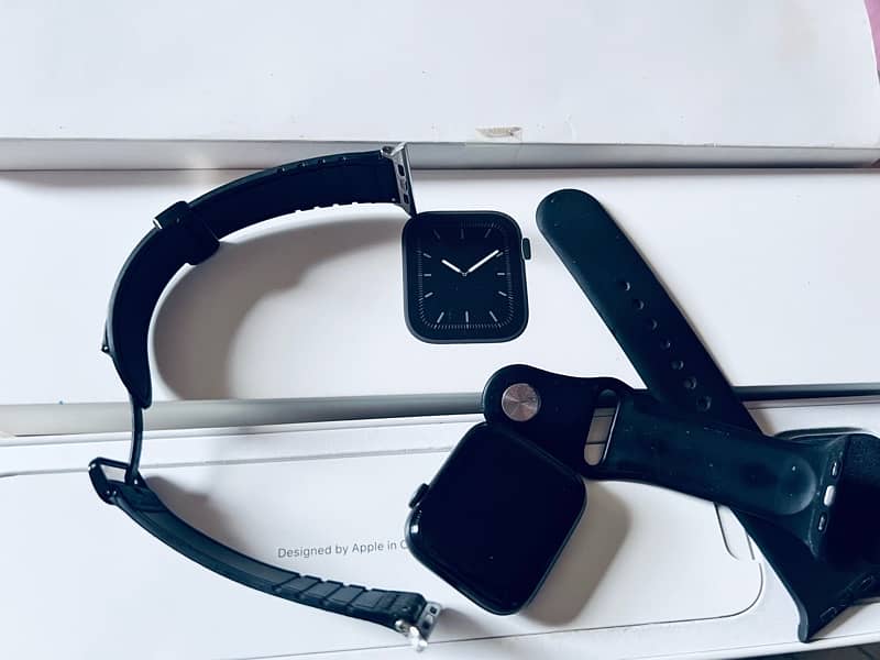 Apple Watch Series 5 black colour 2