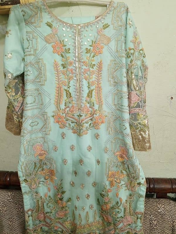 baroq embroidery dress for sale condition 10 by 10 2