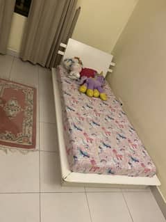 Single bed with mattress