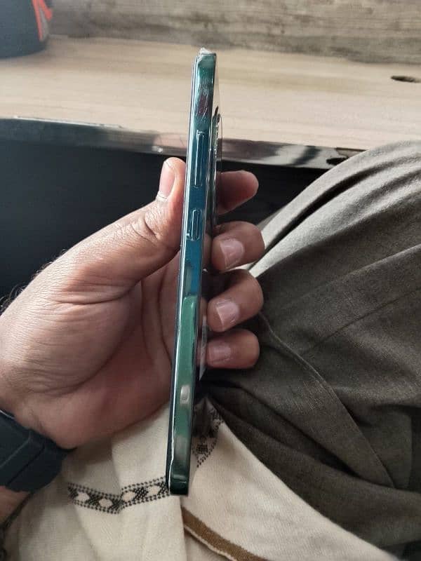 Oppo Reno 12f 3