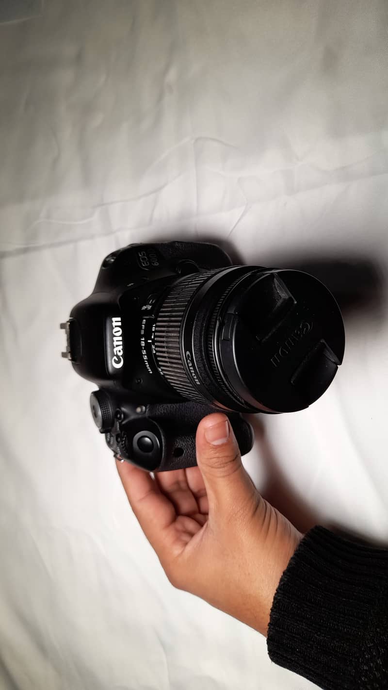 Canon 600D with Kit Lense (EF-S 18-55mm - 3.5 - 5.6 iii) 6