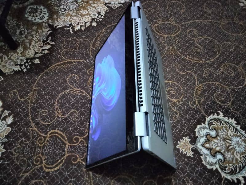 Lenovo Yoga 720 i7 7th Gen with Nvidia GTX 1050 - 360* Touch Screen 3