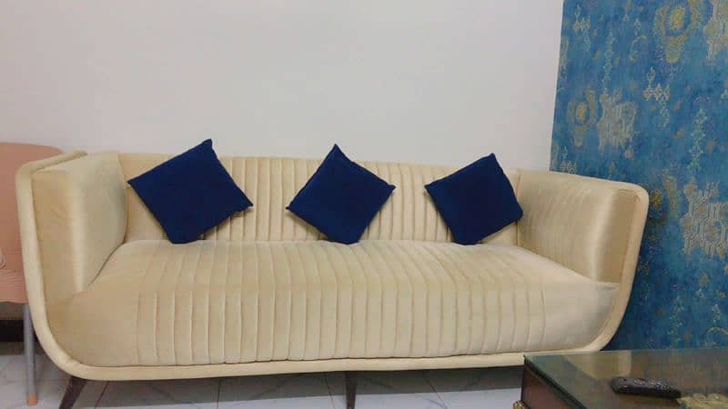 5 Seater Sofa Set With Cousions 2