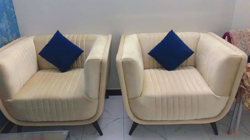 5 Seater Sofa Set With Cousions 3