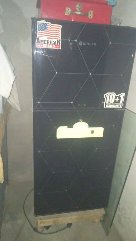 Medium Singer American Brand fridge 0