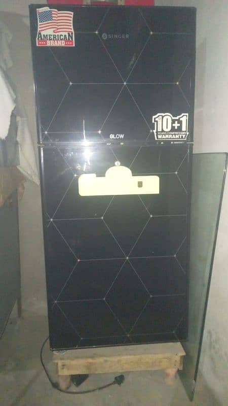 Medium Singer American Brand fridge 4