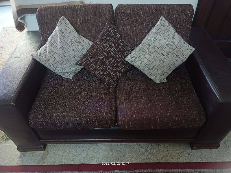 6 Seater beautiful sofa set for sale 3