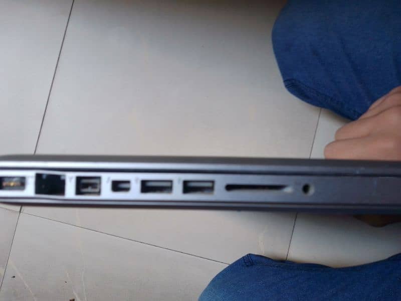 2012 MacBook pro in nice condition 3