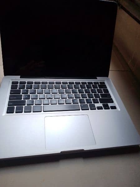 2012 MacBook pro in nice condition 5