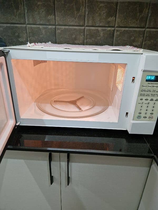 LG 60 Liters Full Size Microwave 3