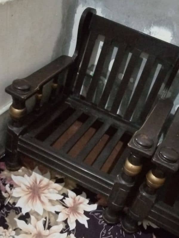 5 Sitter wooden sofa set for sale. 1