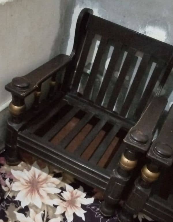 5 Sitter wooden sofa set for sale. 11