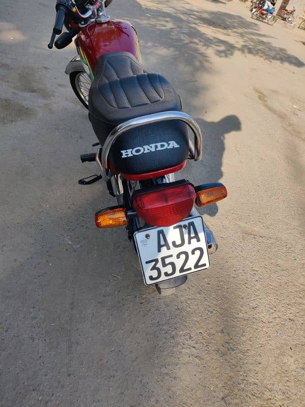 Honda CD 70 2022 4