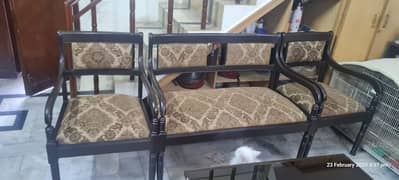 Set of 4 sofa chairs + Table for sale