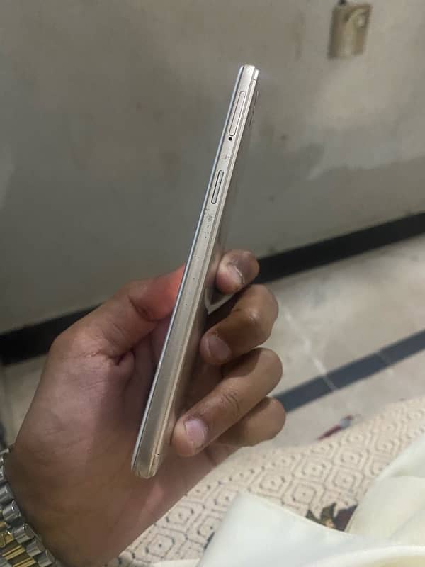 AssalamOAlaaikum Oppo A37 with box in good condition 1