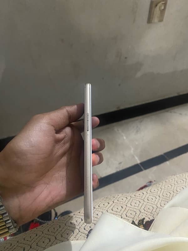 AssalamOAlaaikum Oppo A37 with box in good condition 4