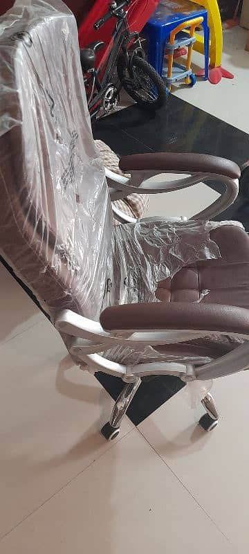 Iam selling my imported chair 1