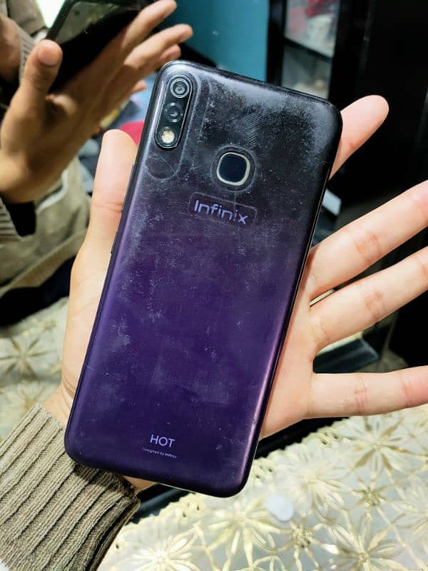 INFINIX HOT 8 LITE 0