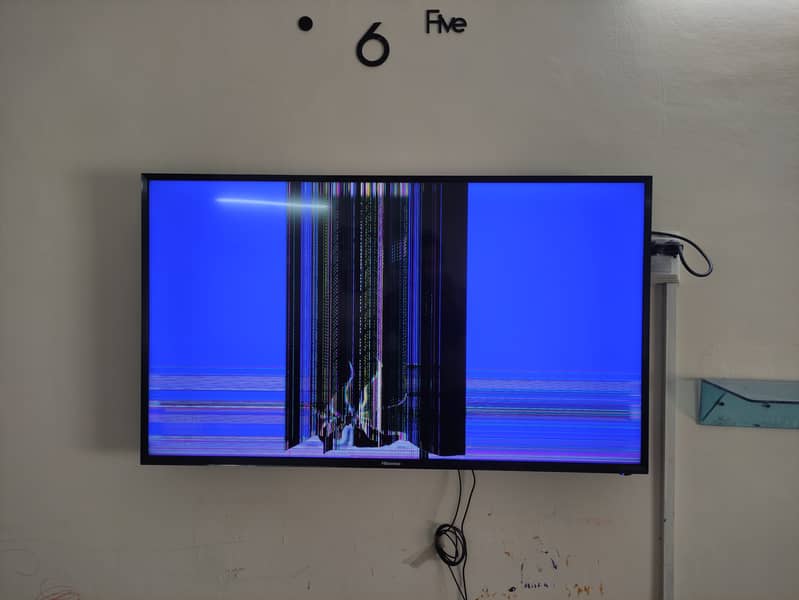 Hisense 49" LED - Panel Broken 0