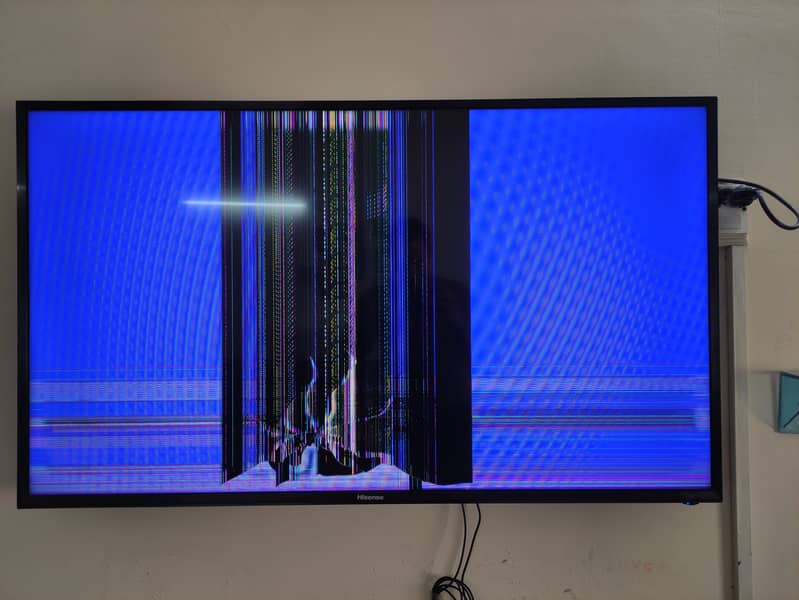 Hisense 49" LED - Panel Broken 1