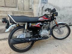 Honda 125 3000 Km Chali ha condition 10 by 10