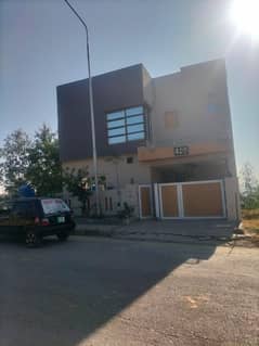 Bahria town phase 8, safari valley 5 Marla 4 story house available for sale on investor rate