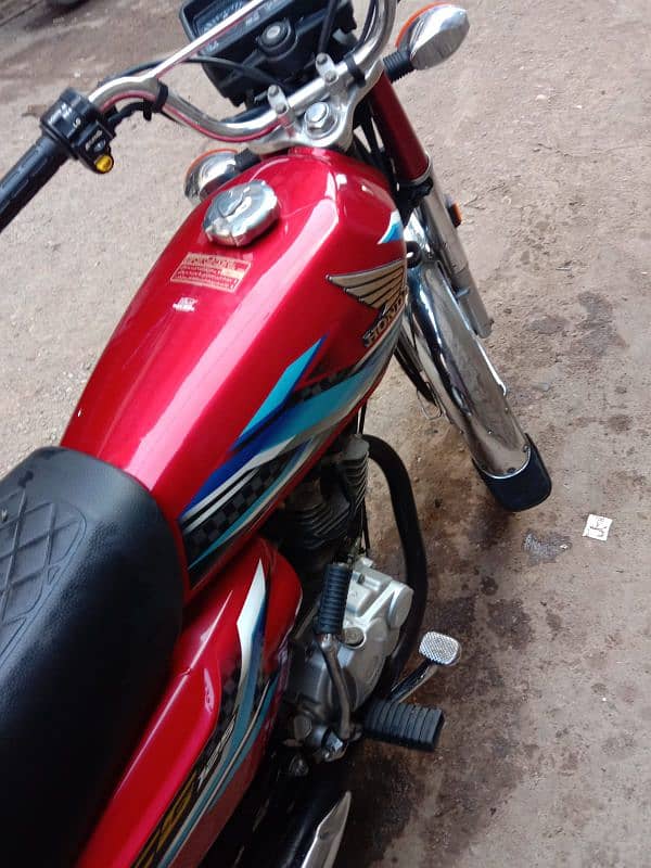 Honda 125 Karachi number goldan number pelat 7