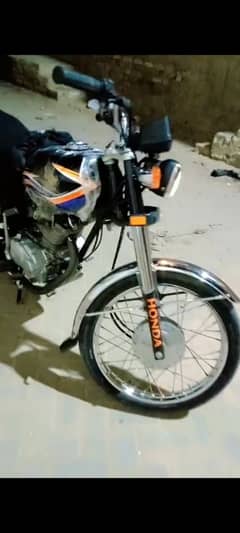 bahut ache bike hai Jo be dekhta hai wo bolta hai bahut ache bike hai