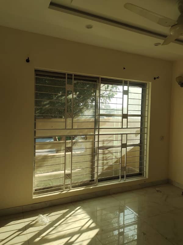 5 MARLA BEAUTIFUL HOUSE AVAILABLE FOR RENT IN DHA RAHBER 11 9