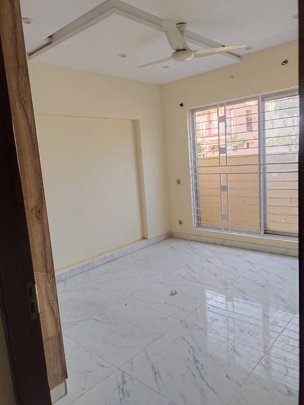 5 MARLA BEAUTIFUL HOUSE AVAILABLE FOR RENT IN DHA RAHBER 11 14