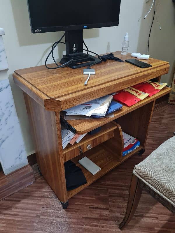 Compact Computer Table 2