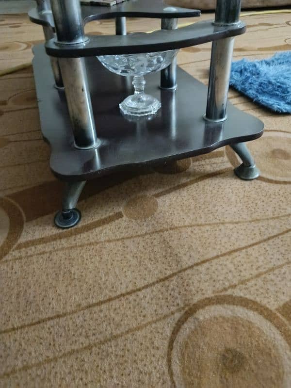 center table for sale in good condition 2