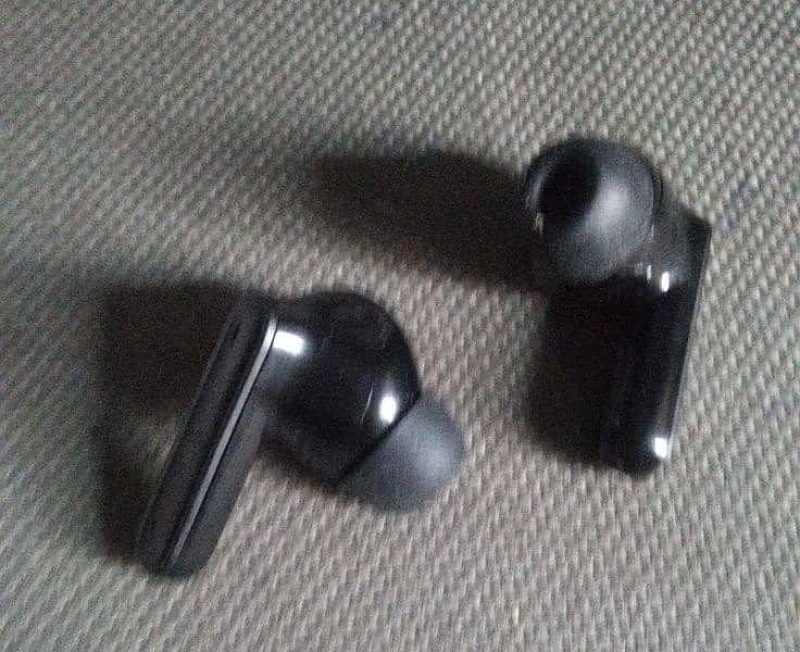 True wireless earphones 2