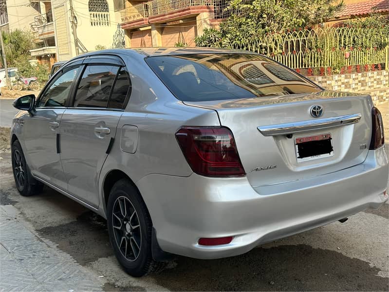 Toyota Corolla Axio 2017 4