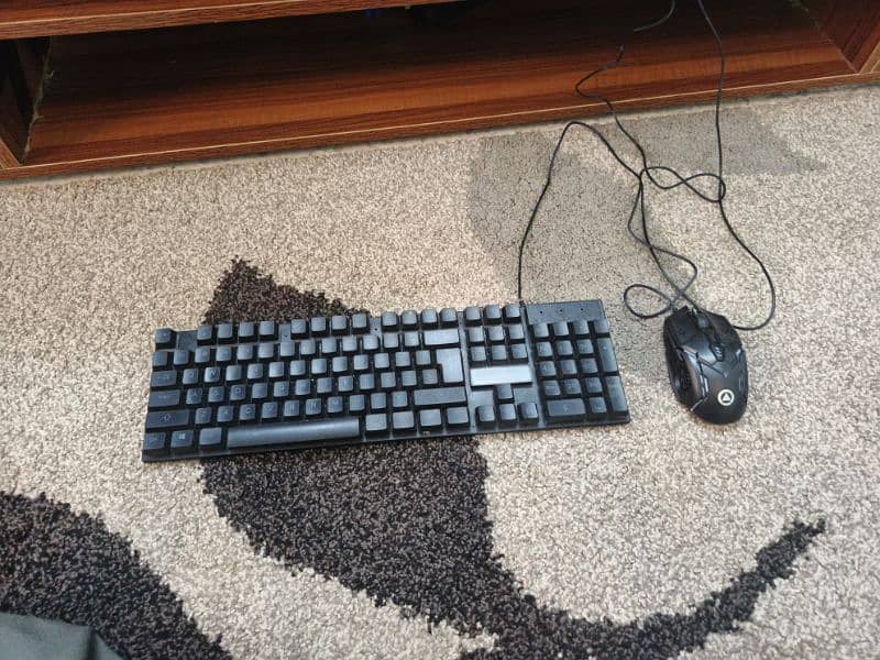 slightly used gaming keyboard and mouse 0