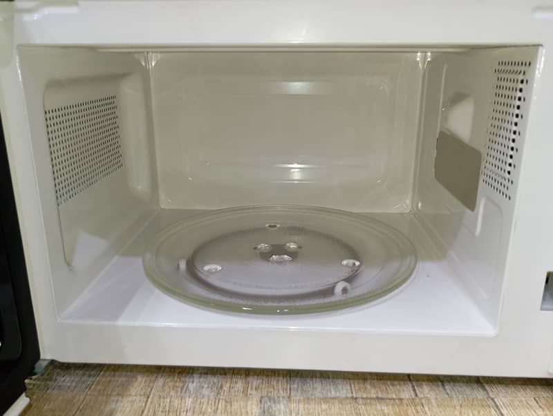 Microwave Oven 1