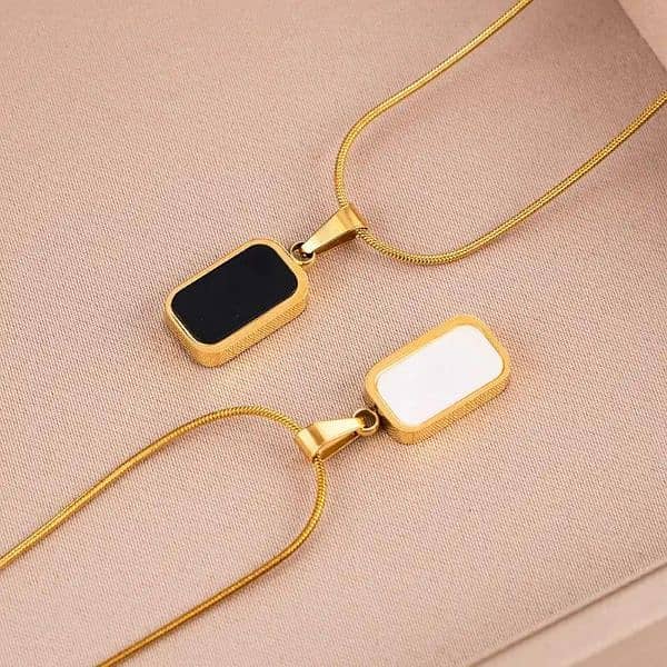 Stunning Gold Plates Black Stone Plain Necklace 1 Pcs 2