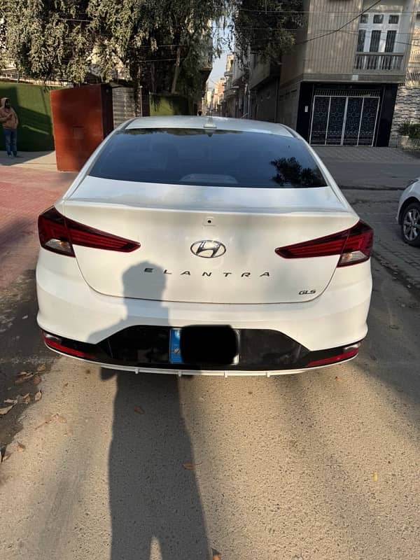 Hyundai Elantra 2021 1