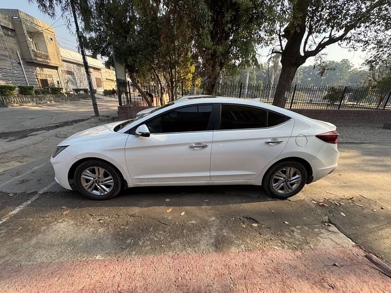 Hyundai Elantra 2021 3