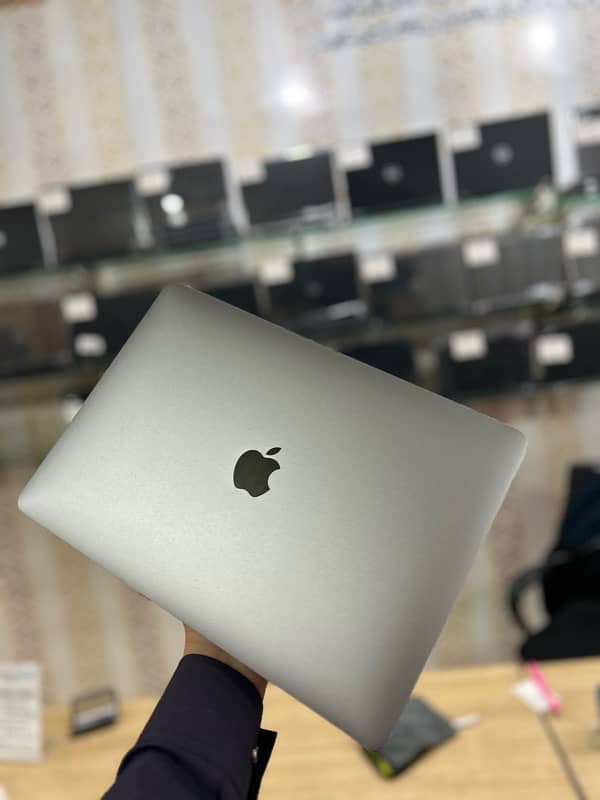 macbook pro 2020 16/512 0